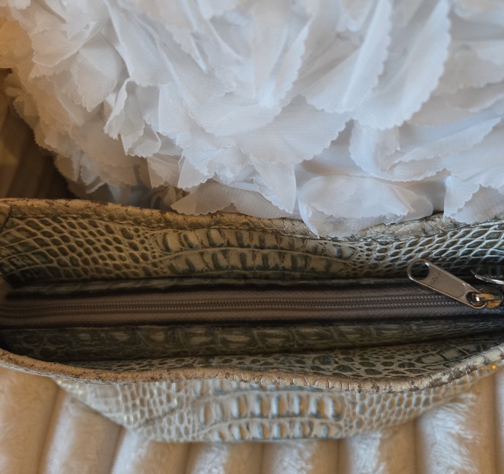 Raviani Handbag - Picture 6 of 8